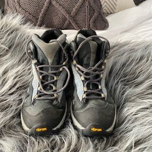 Vibram Fitzwell Hiking Boots